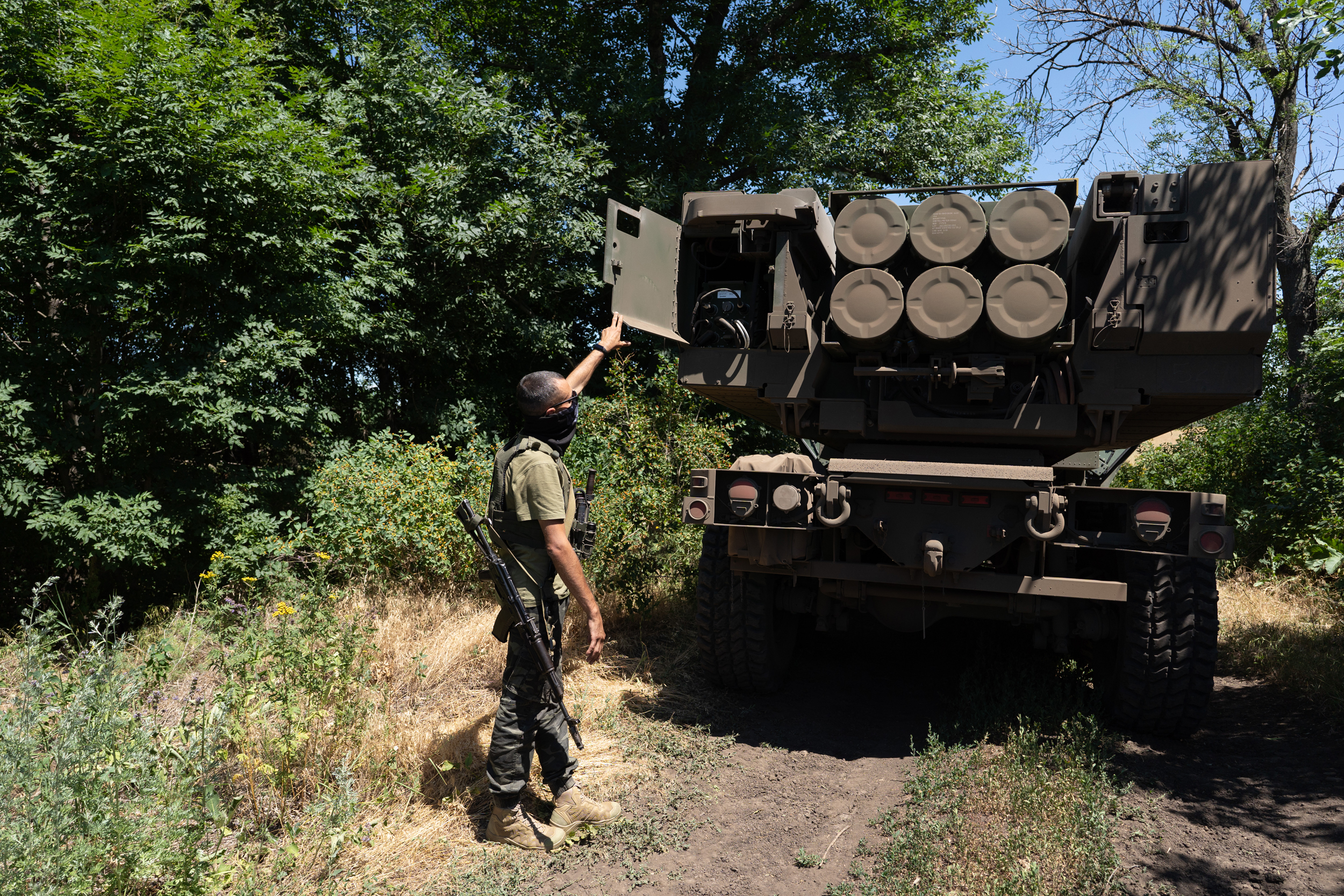Ukrainian Counter Offensive Troops Are Cutting The Supply Lines Into Bakhmut